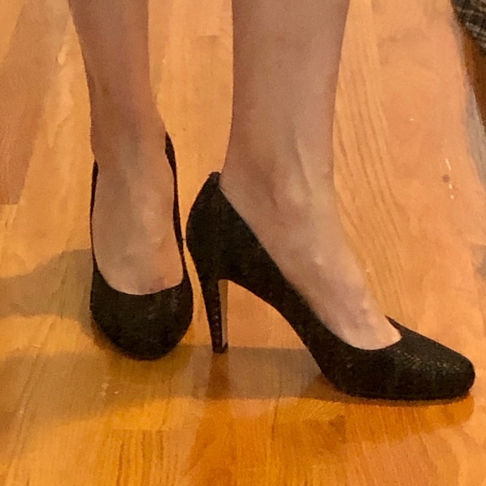 Tahari classic heels